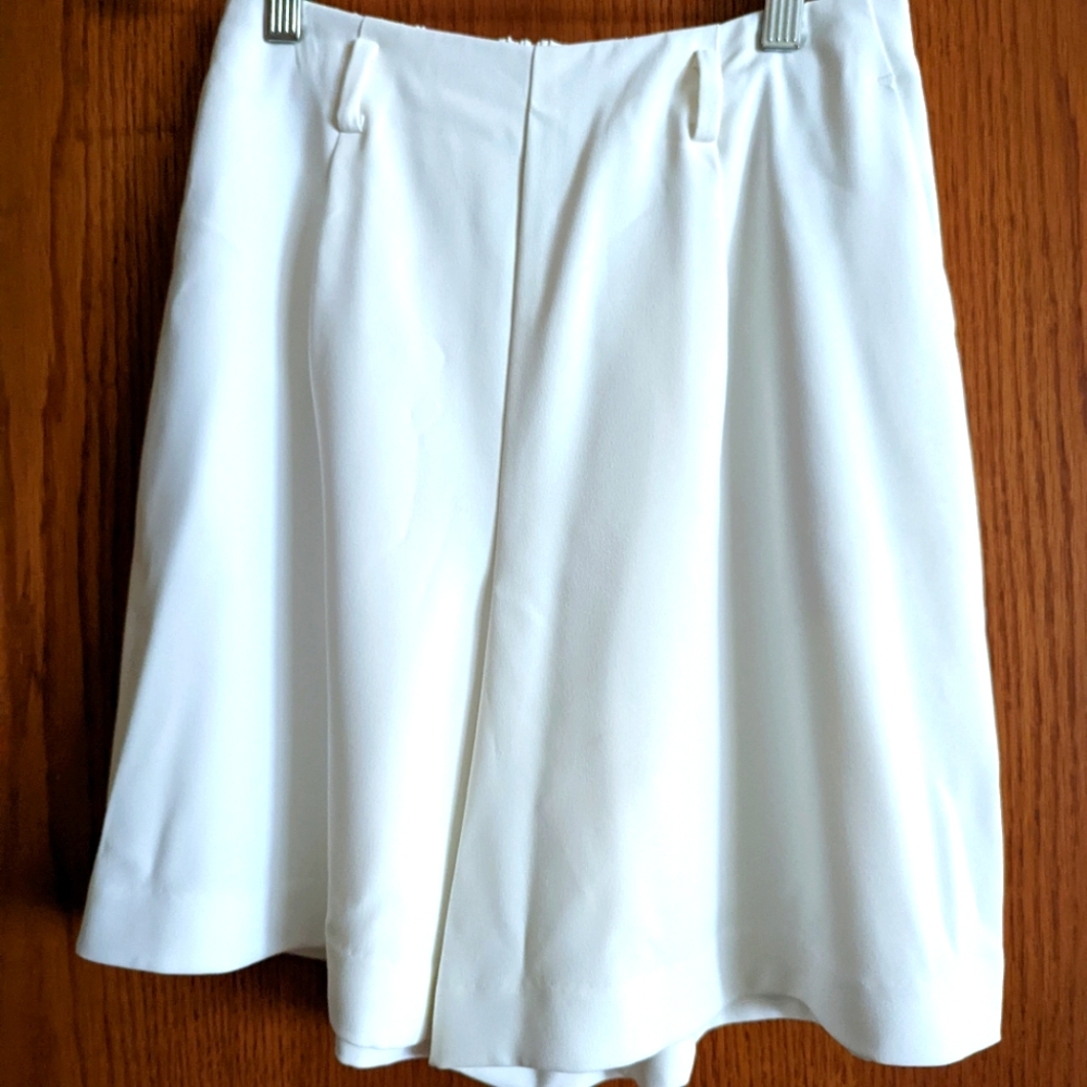 UNIQLO White shorts